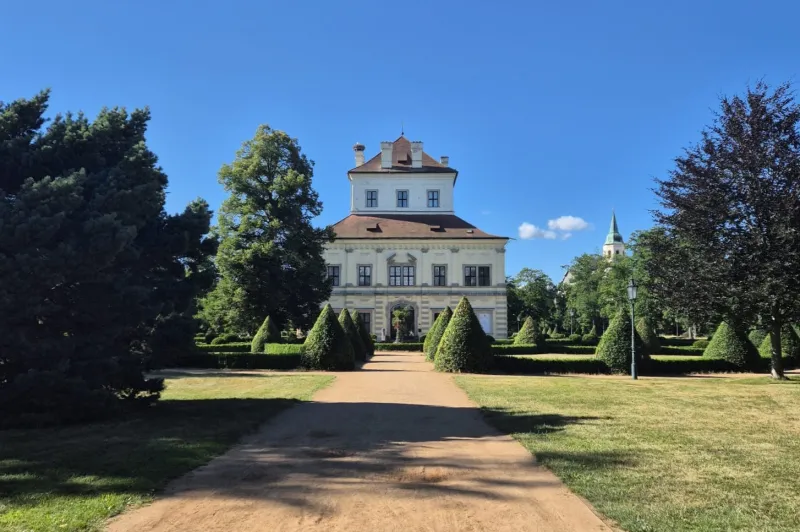 Letohrádek Ostrov